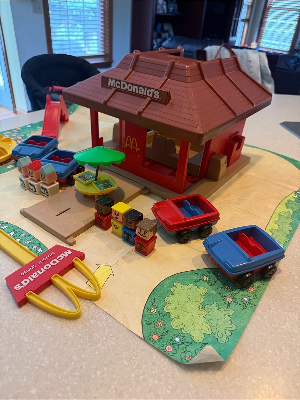 Vintage 1974 Familiar Faces McDonald's Restaurant Playset People Cars Swing Sign